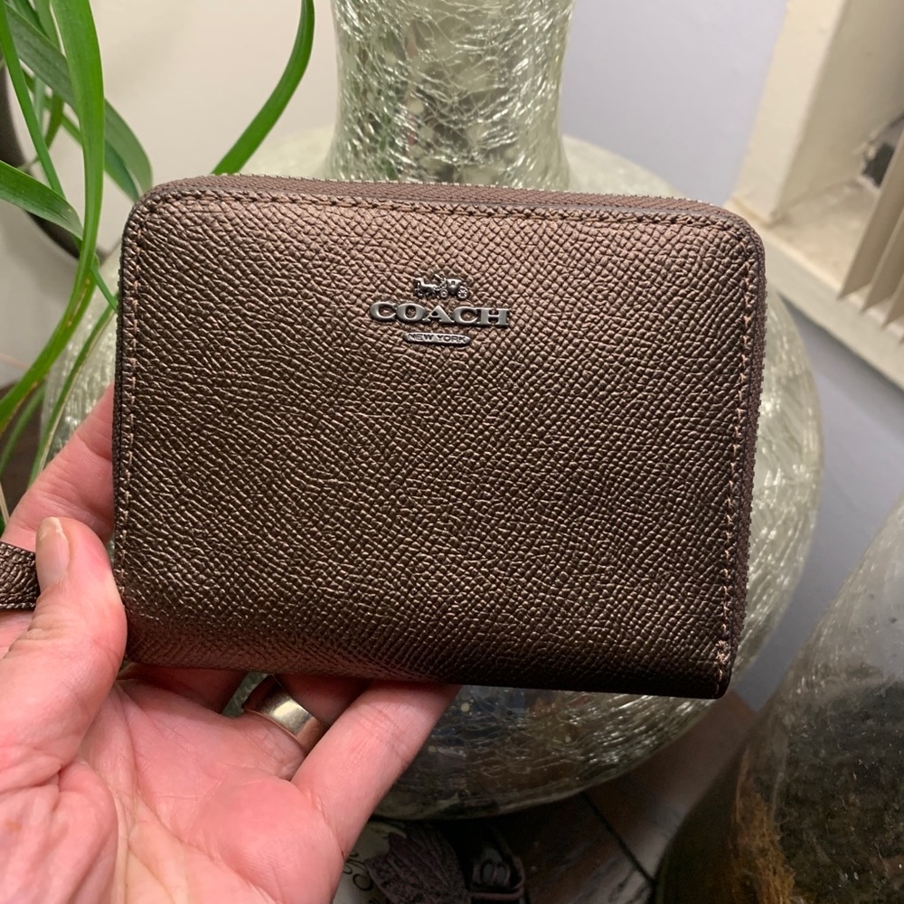 Authentic COACH Metallic leather zip around wallet - Picture 2 of 10